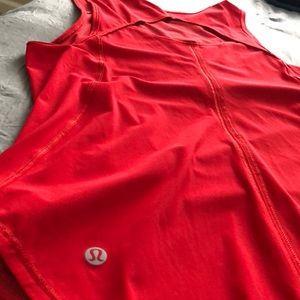 Lululemon top ((4)